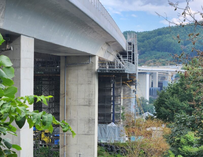 岡谷高架橋改良工事の現場見学会を行いました